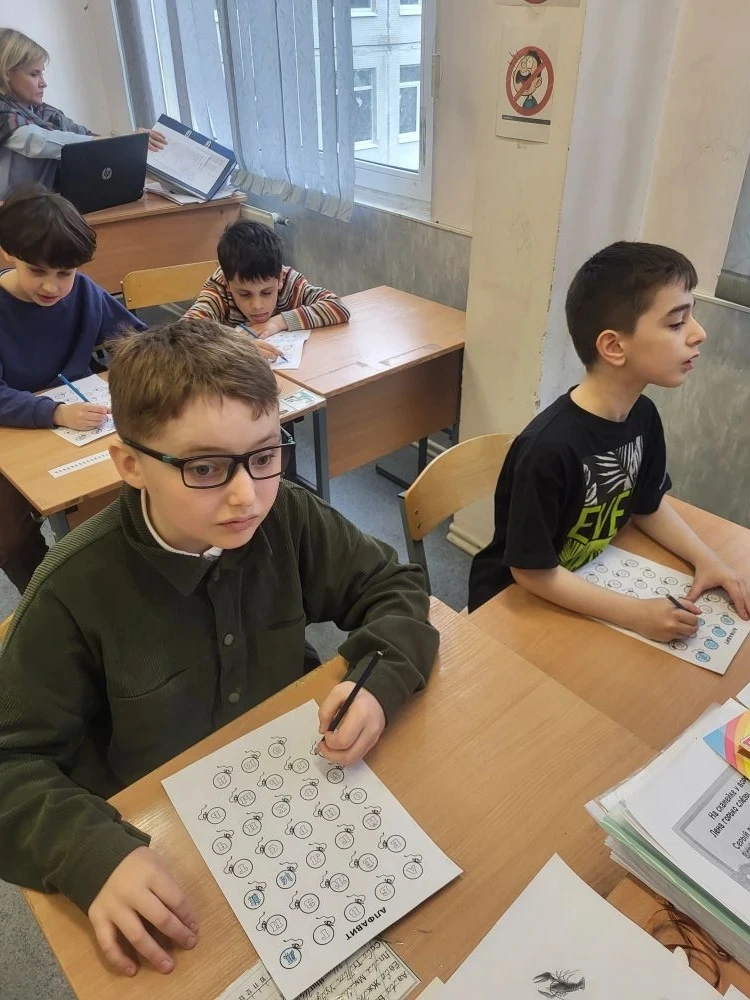 У учеников 1а и 1б класса сегодня  прошёл Праздник Букваря. Ребята изучали буквы в течении 2х лет и 