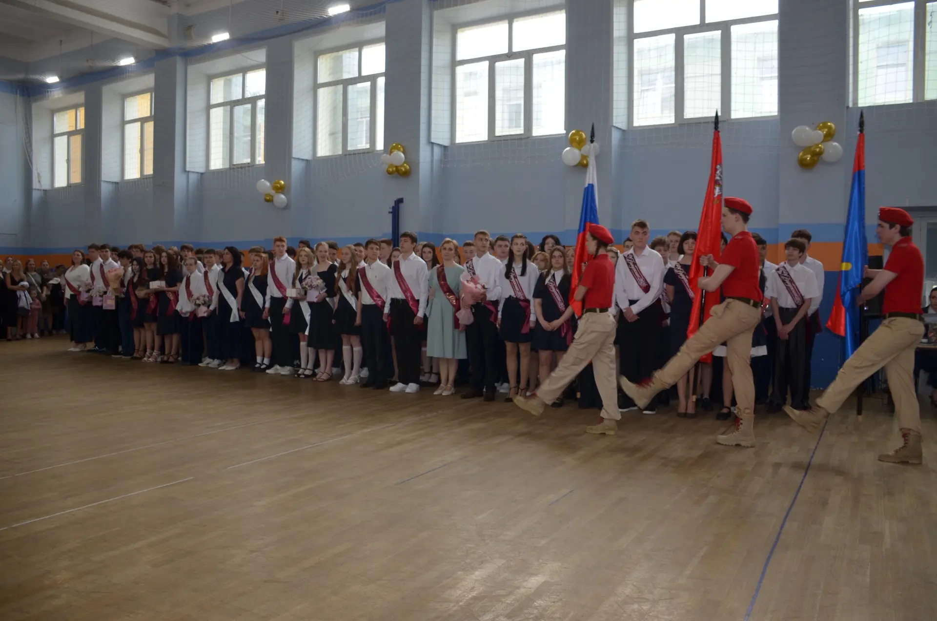🔔 Последний звонок — 9 классы: точка с запятой.   Сегодня для девятиклассников школы №18 имени Подол