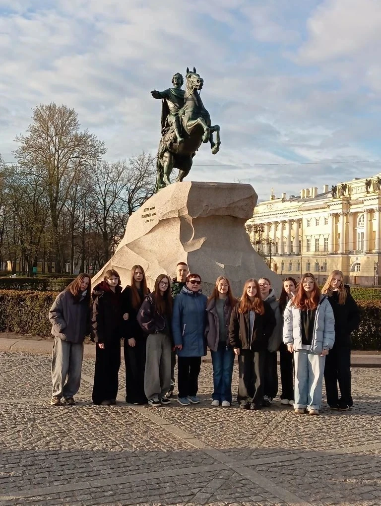 🚌💫 Вот это было путешествие! 9Г, 9В и 7В вместе со своими классными руководителями — Светланой Викто