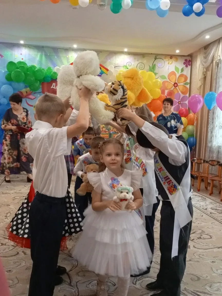 Весёлый праздник детства: сегодня в группе №3 состоялся выпускной! Это особенное событие не только д