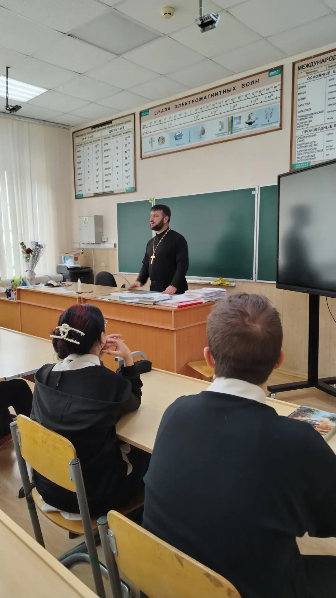 🤝 Особый гость в 8 «Б»!