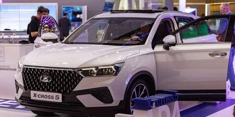🚗🔥 Редкая Lada X‑Cross 5 всплыла на продаже. Таких машин всего 170 — и одна ушла в свободное плавани