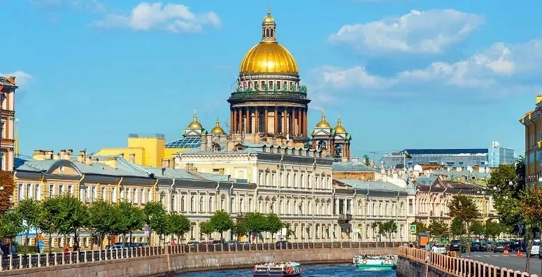 Осень — лучшее время для знакомства с Санкт-Петербургом. 😍