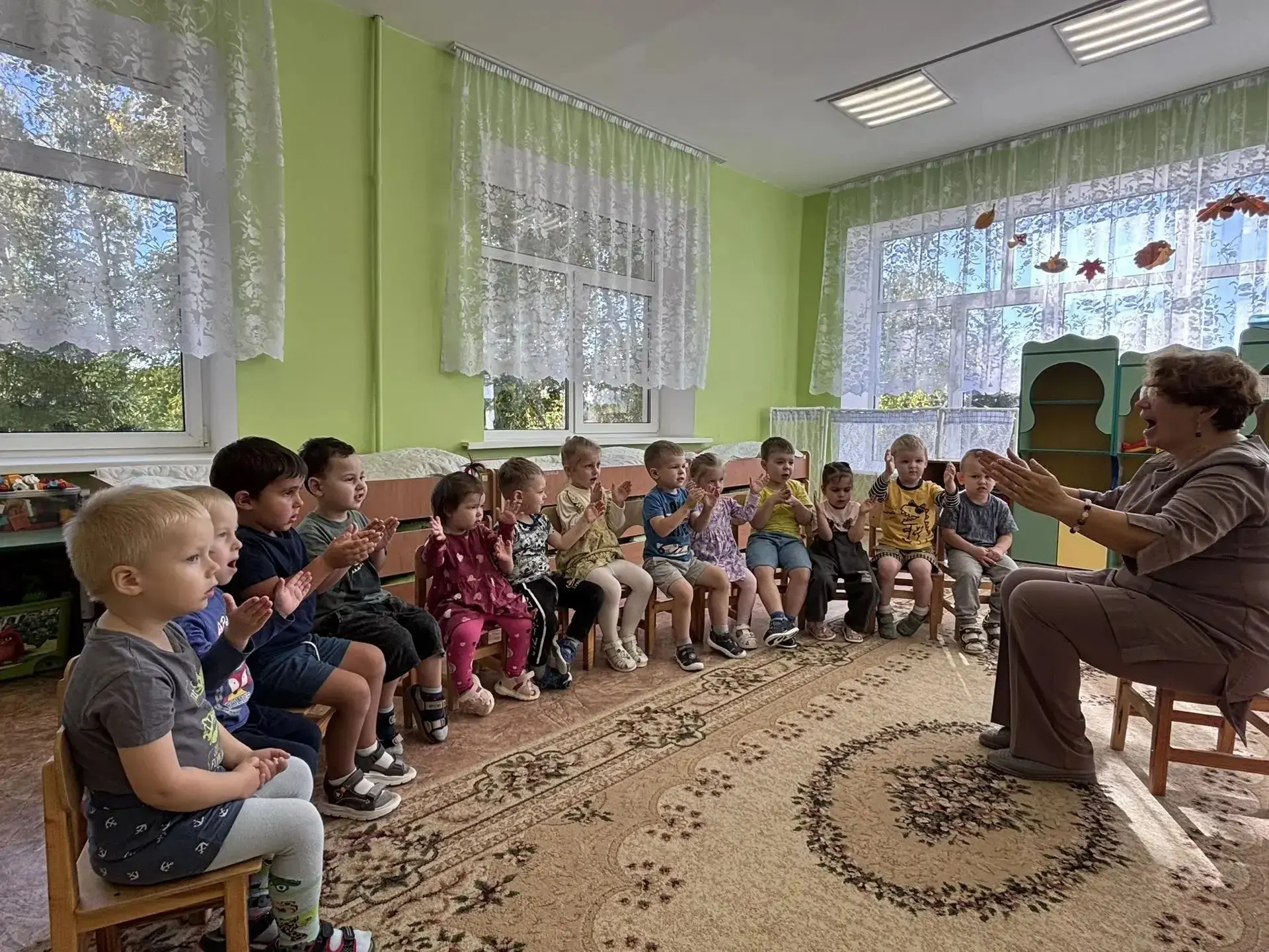Дошкольное отделение, здание 7. В младшей группе "Колокольчик" учитель-логопед Ж. А. Пр...