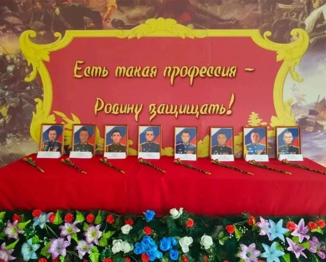 Вечная память летчикам,   которые  ценой своей жизни увели падающий самолет от населённ...