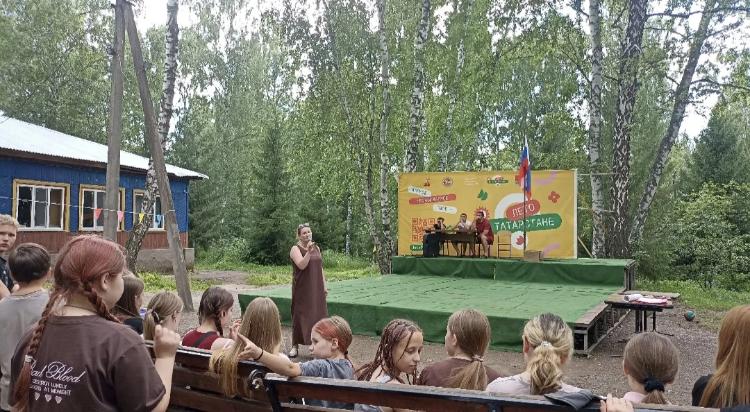 Наши юные спортсмены лагеря "Салют" приняли активное участие в акции "Письмо солдату", ...