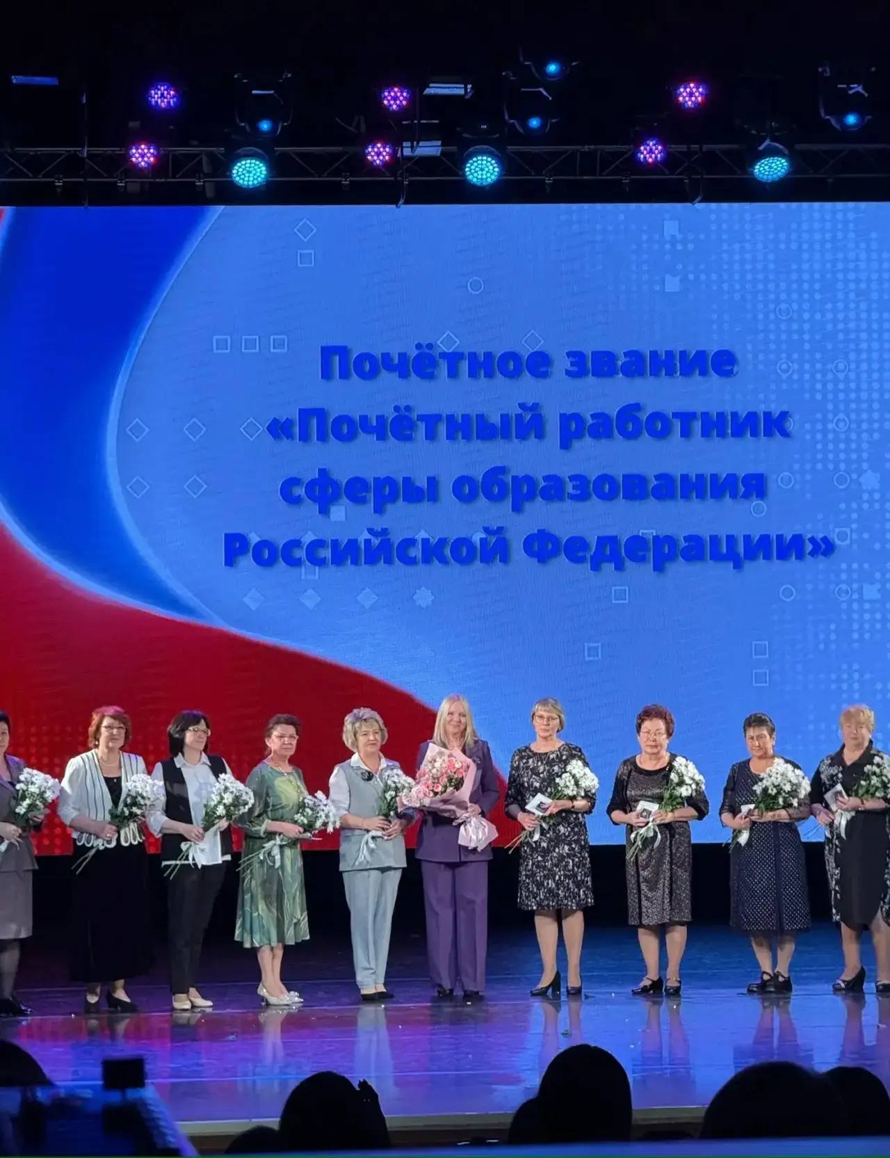 В преддверии Международного женского дня, четверо учителей нашей школы получили награды за многолетн