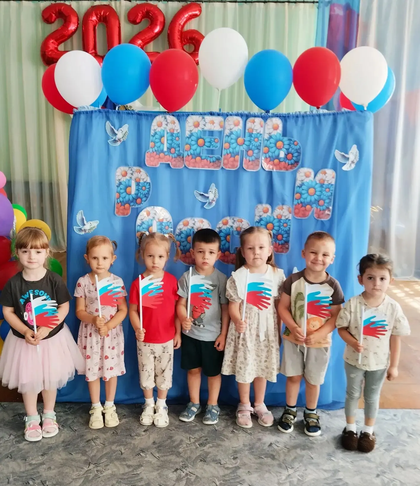 В группе «Орлята» прошло занятие конструирование из бумаги ко Дню России. Воспитатель К...
