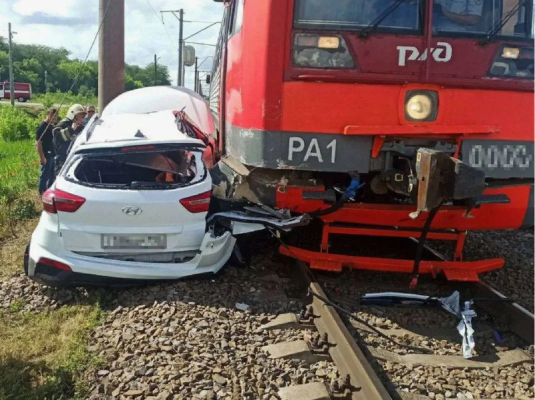 ⚡️В Панинском районе локомотив снес легковушку на железнодорожном переезде

Авария произошла наканун