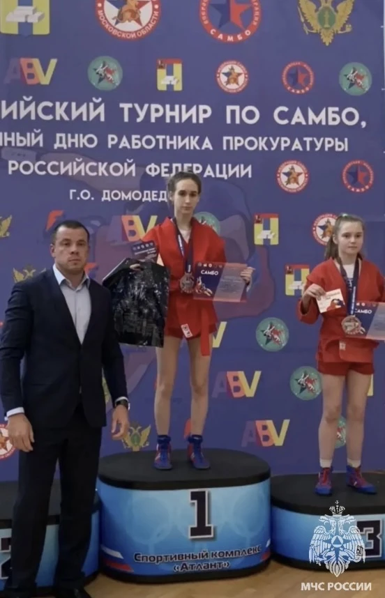 #ЛицаМЧС  🇷🇺 Сила духа и спортивный характер  В 61 ПСЧ 19 пожарно-спасательного отряда служит Сереги