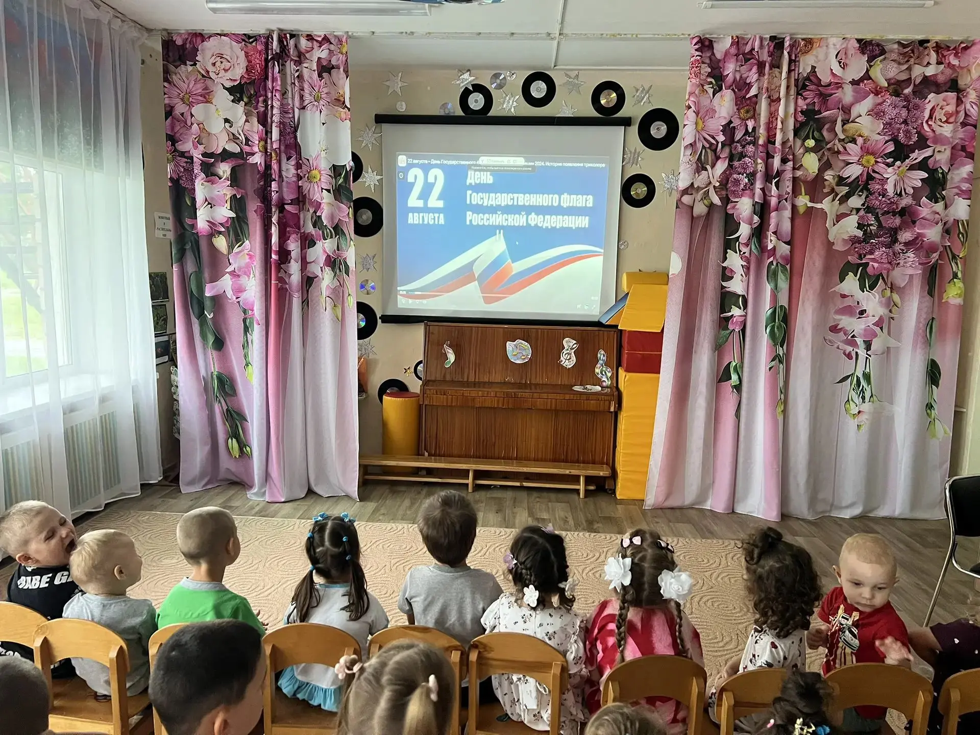 🇷🇺 Триколор единства: как «Непоседы» отметили День флага России!