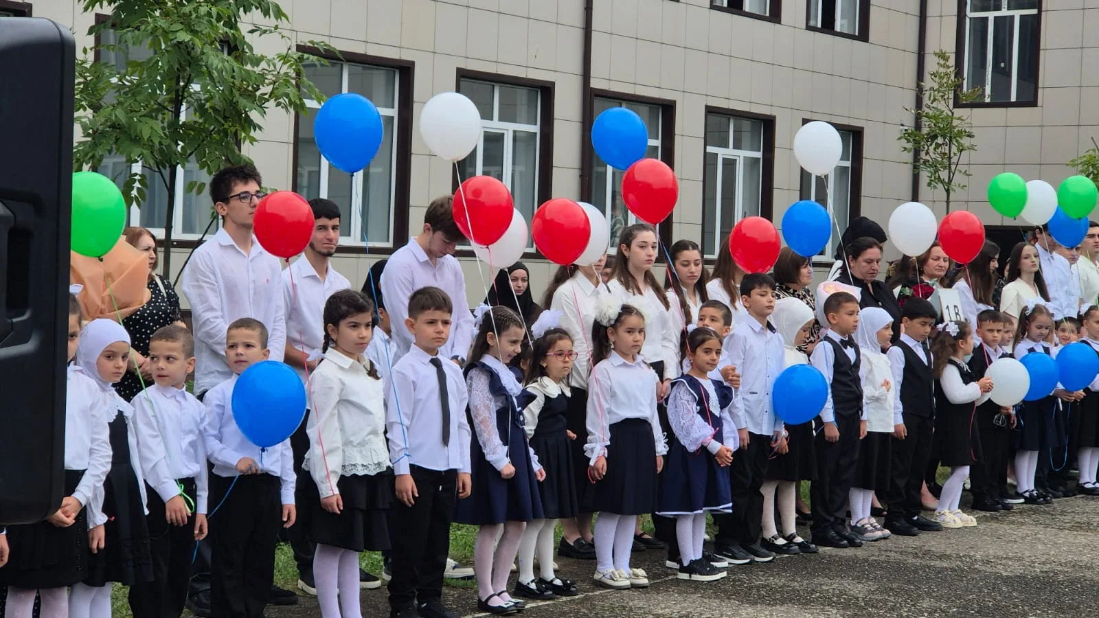 В школах Сулейман-Стальского района прозвенел Первый в новом учебном году звонок