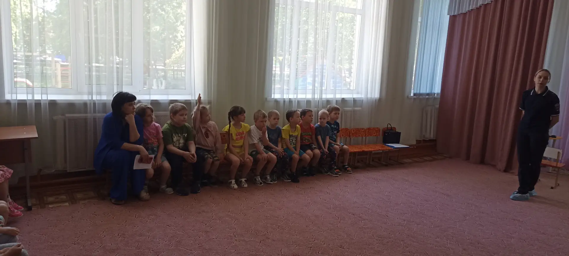 📌Дорога — очень оживленное и опасное место, но, к сожалению, обойти ее стороной не пол...