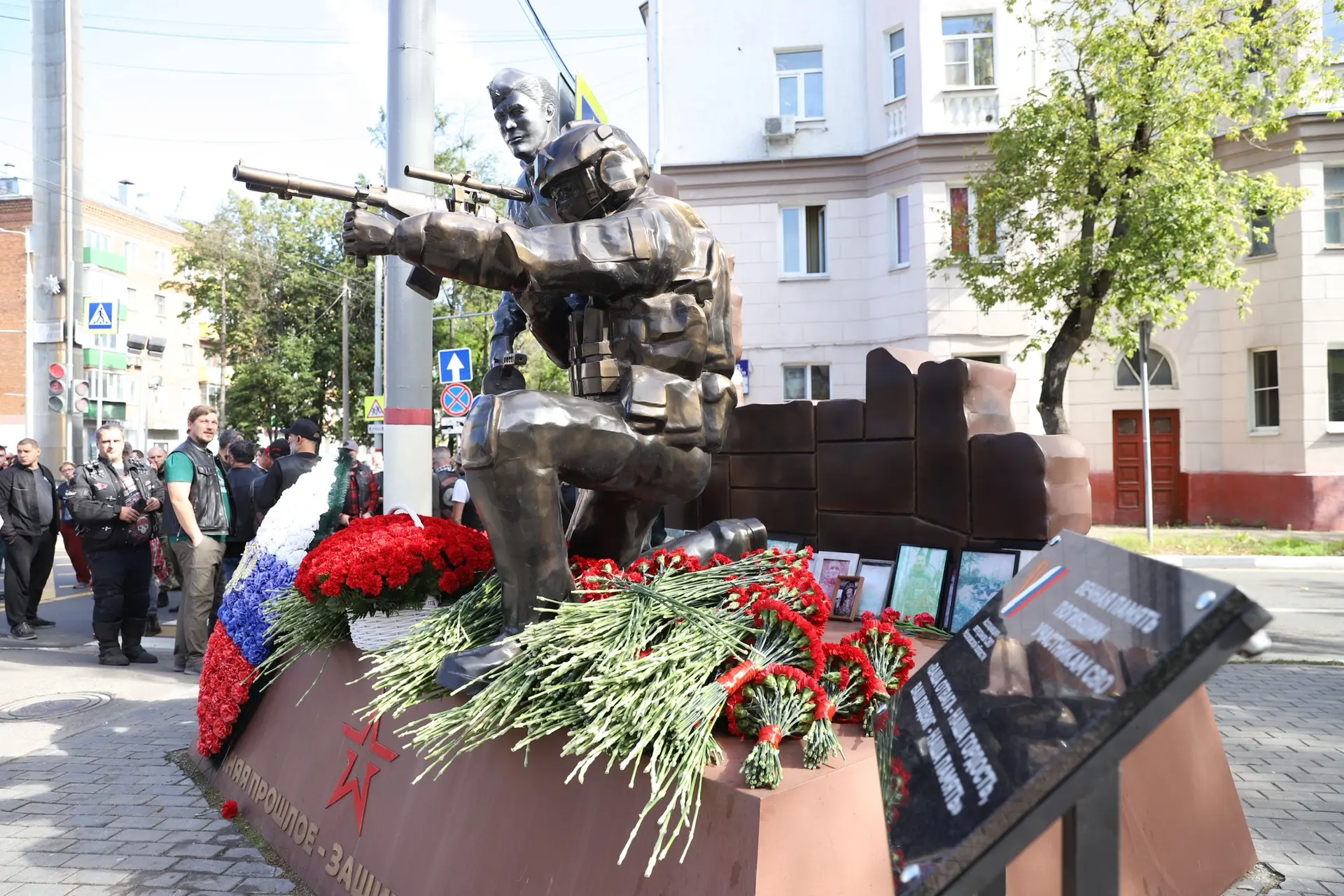 🫡Друзья, у Мемориала «Защитникам Отечества» на улице Победы вместе с главой Химок Инно...