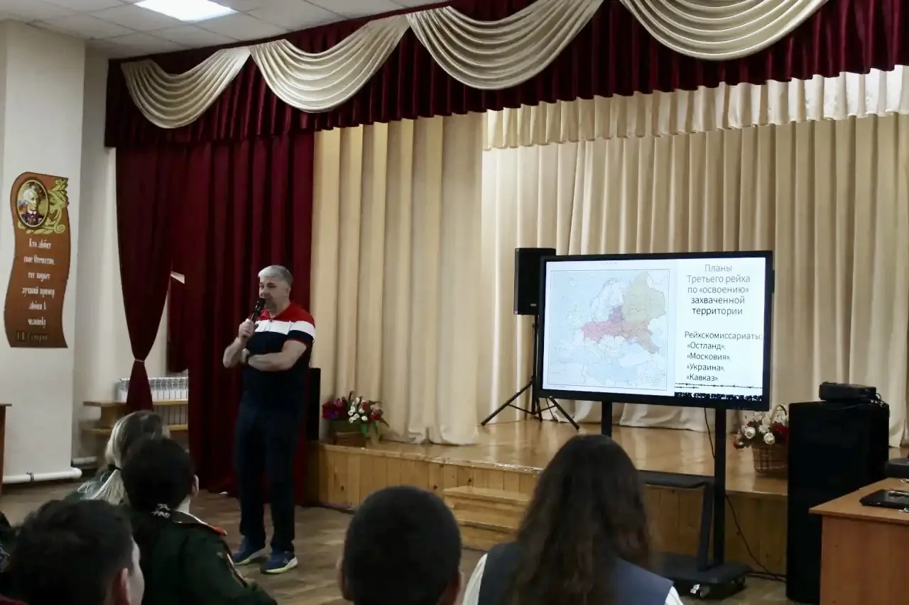 📜 Сохраняя память поколений: встреча с представителем проекта «Без срока давности»

18 мая нашу шко