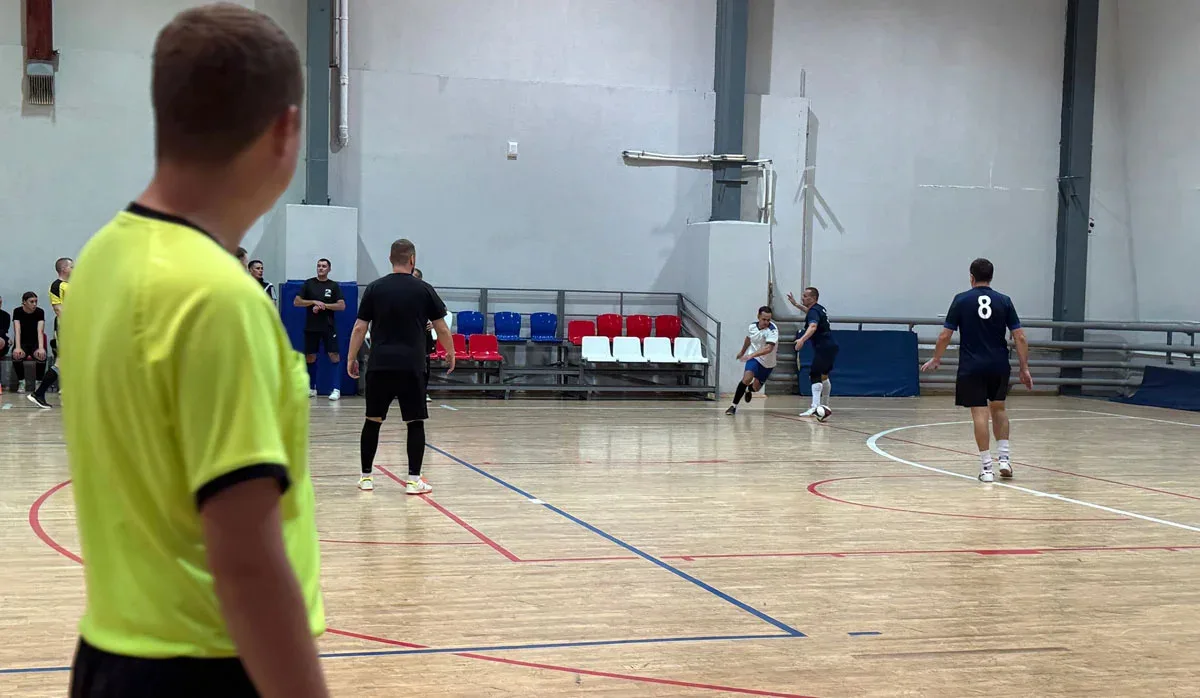 Со счетом 2:2: сборная полиции Каменска-Уральского начала городской чемпионат по футзалу