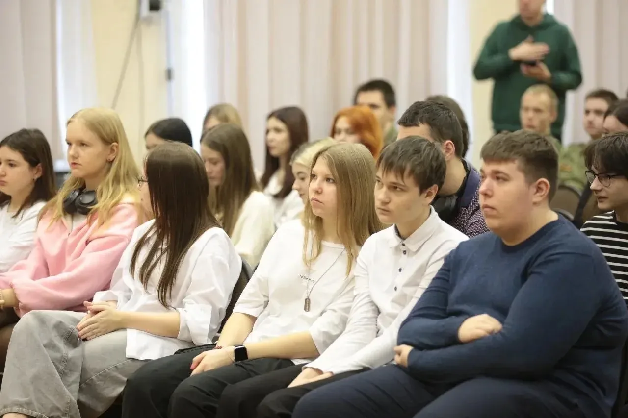 🏭🇷🇺 Промышленность и наше будущее: «Разговоры о важном» в школе №1286  Сегодня девятиклассники нашей