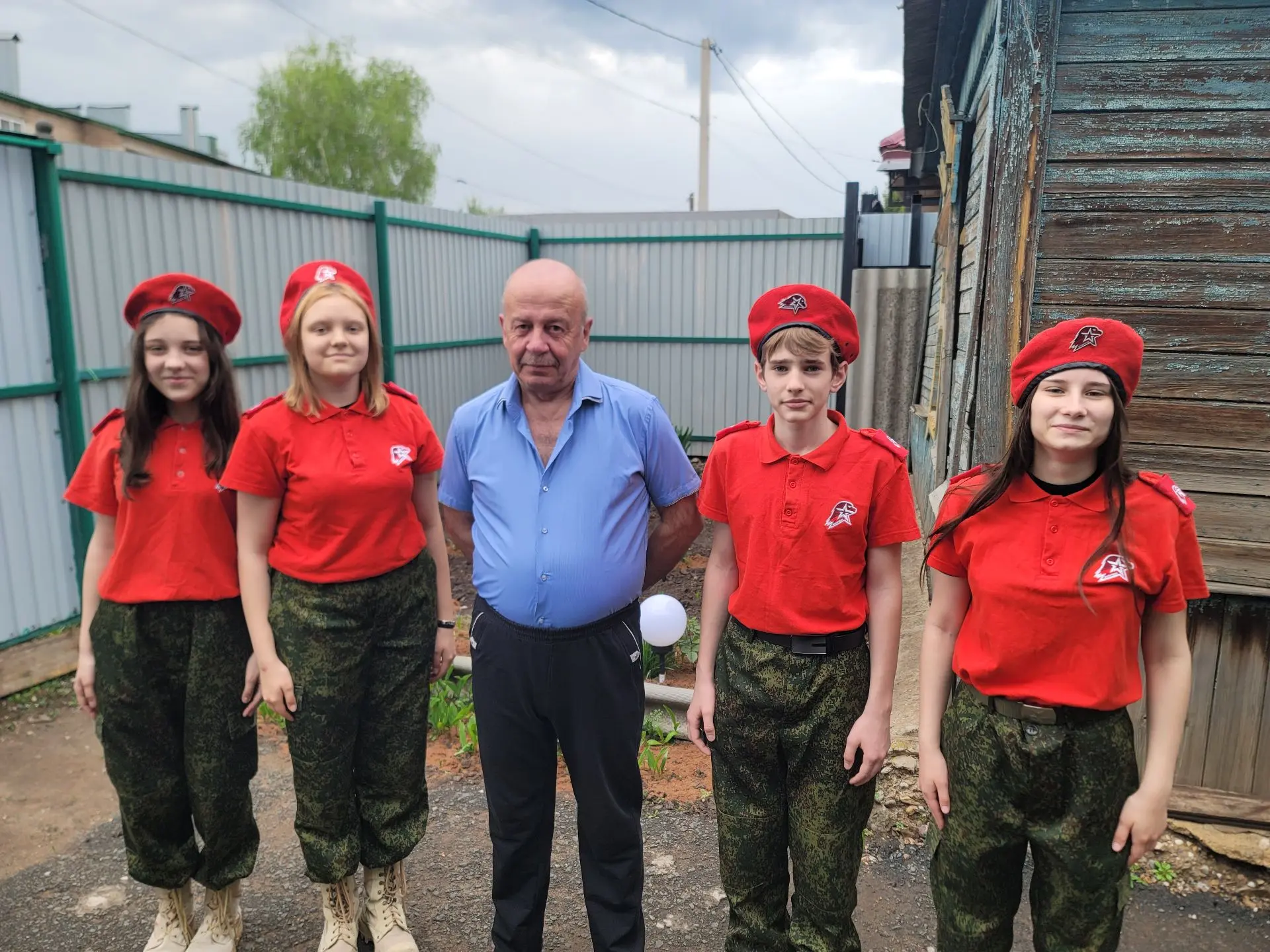 Юнармейцы Новосергиевской школы №2 поздравили ветеранов с Днём Победы!
В преддверии 9 Мая отряд юнар