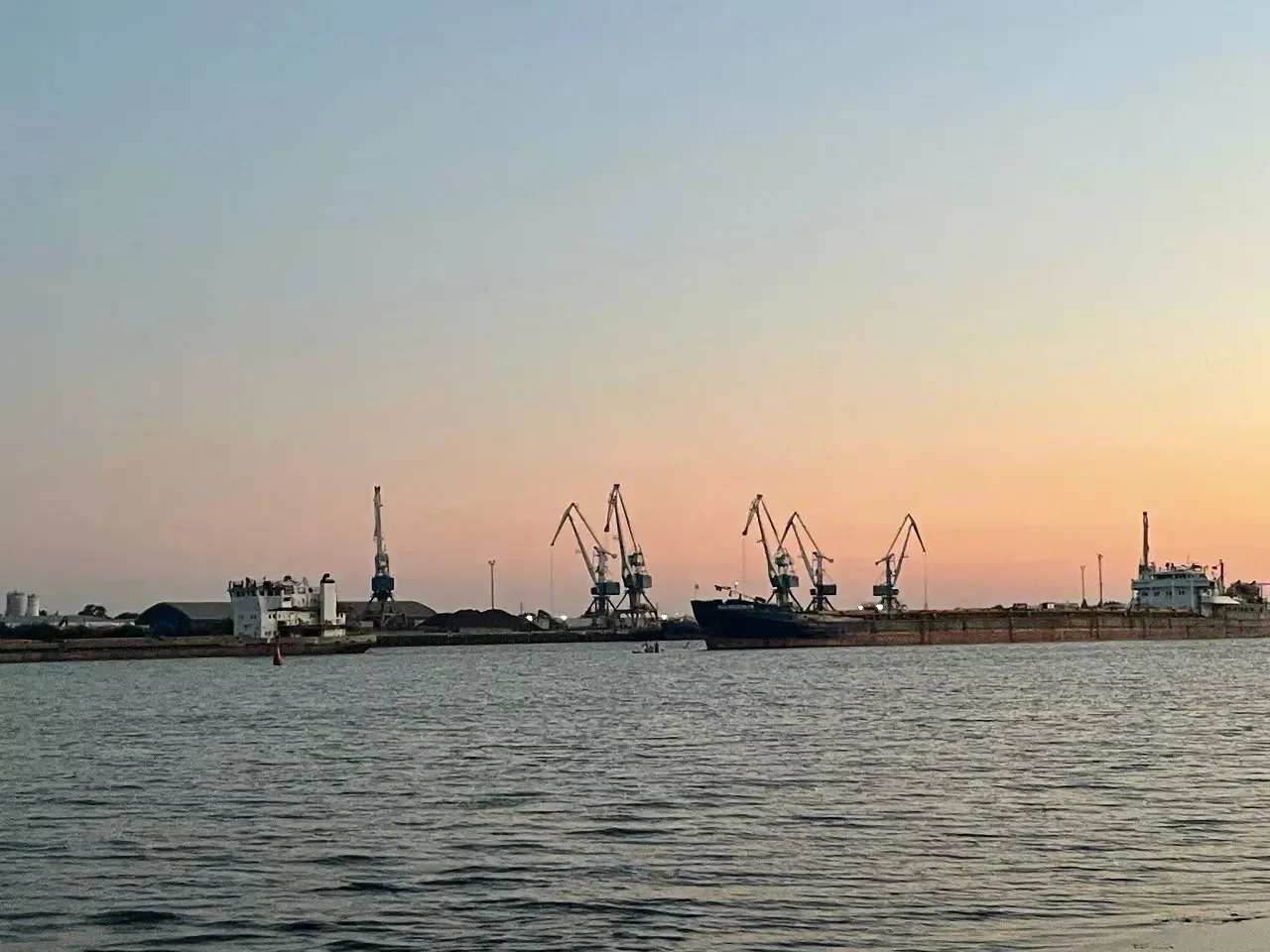 В Ростовской области по заниженной цене продают крупный стивидорный терминал.