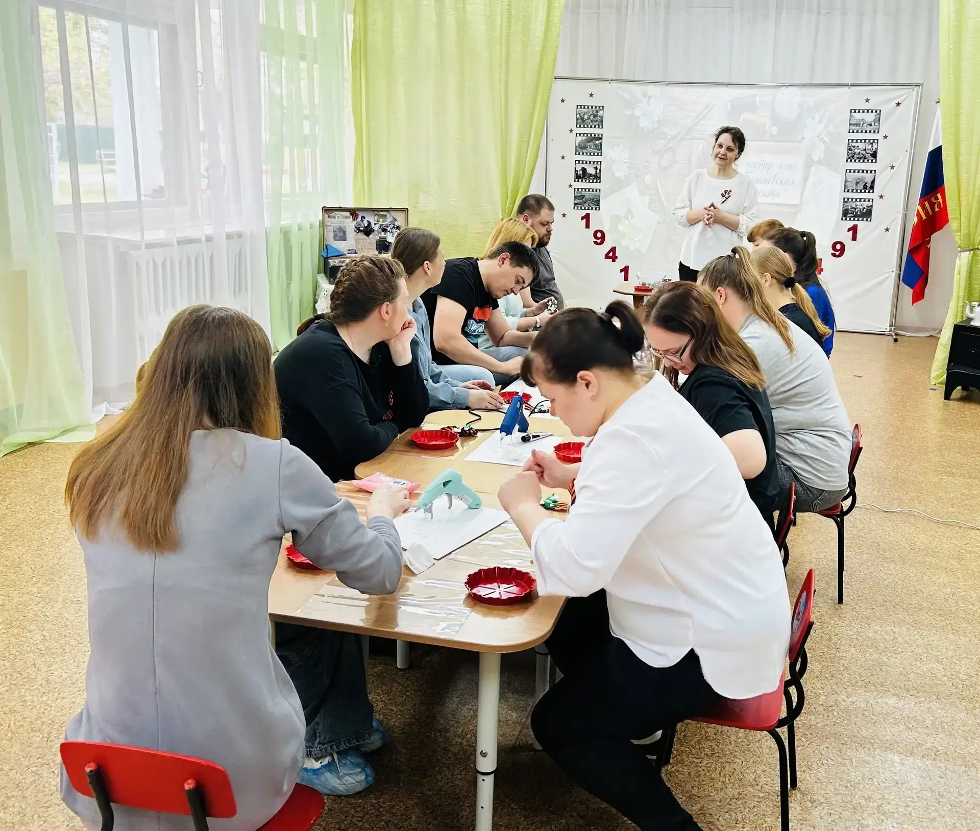 🎗В преддверии Дня Победы в нашем детском саду прошёл особенный мастер-класс для родите...