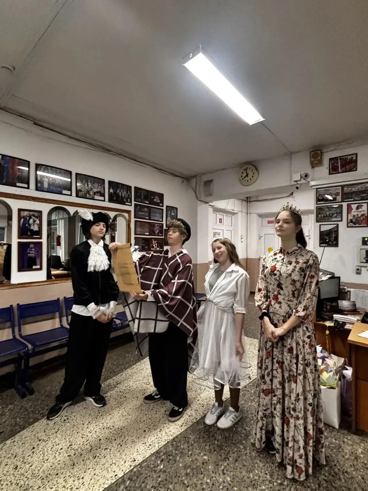 👑 День учителя: школа превратилась в королевство