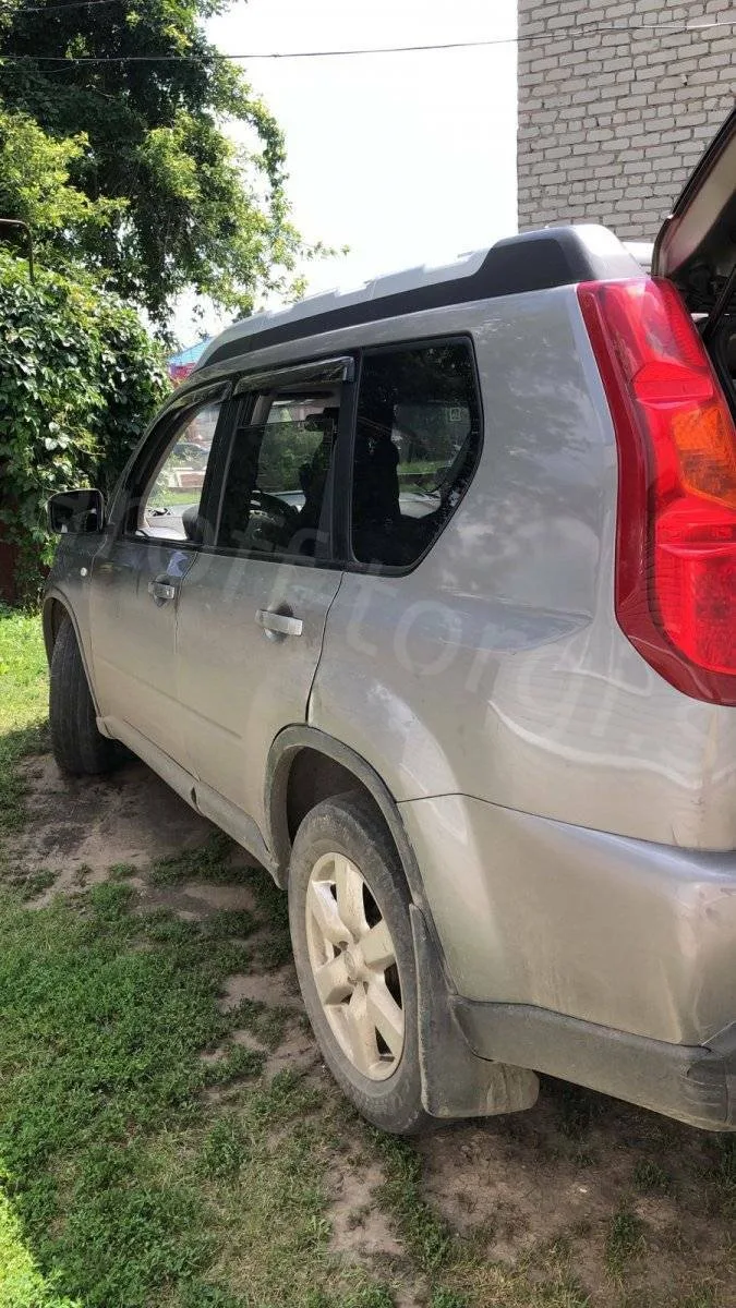 На торгах представлен популярный японский кроссовер Nissan X-Trail 2010 года выпуска с экономичным 2