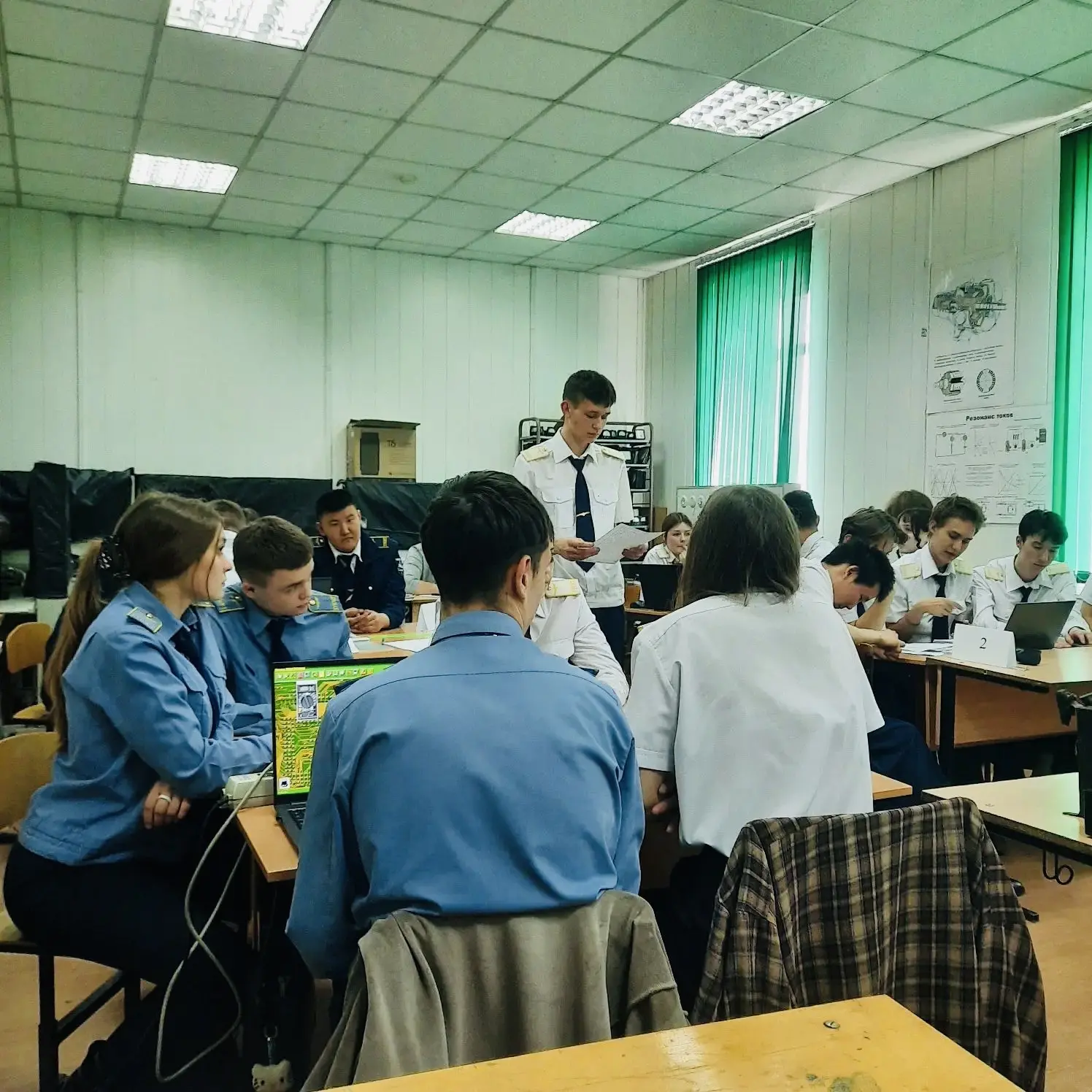 ⚡🔧 Бинарный урок по электротехнике: инновации в действии! 📚✨