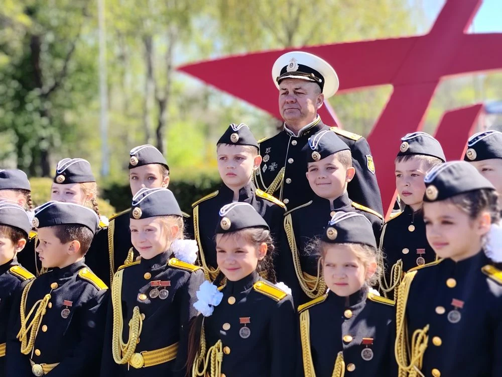 ПАРАД ПОБЕДЫ ✨🇷🇺🎗️   ✨🇷🇺🎗️ На городской площади нашего города прошёл Парад в честь 81‑летия Победы. 
