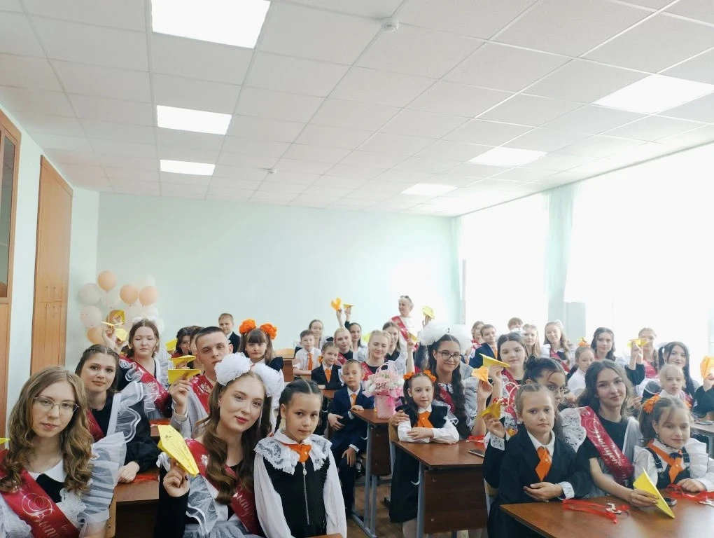 🎓Сегодня в нашем лицее прозвенел последний звонок, знаменующий завершение учебного года и начало но