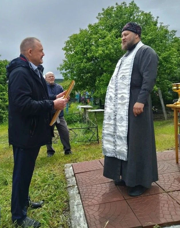 Освещение поклонного креста.