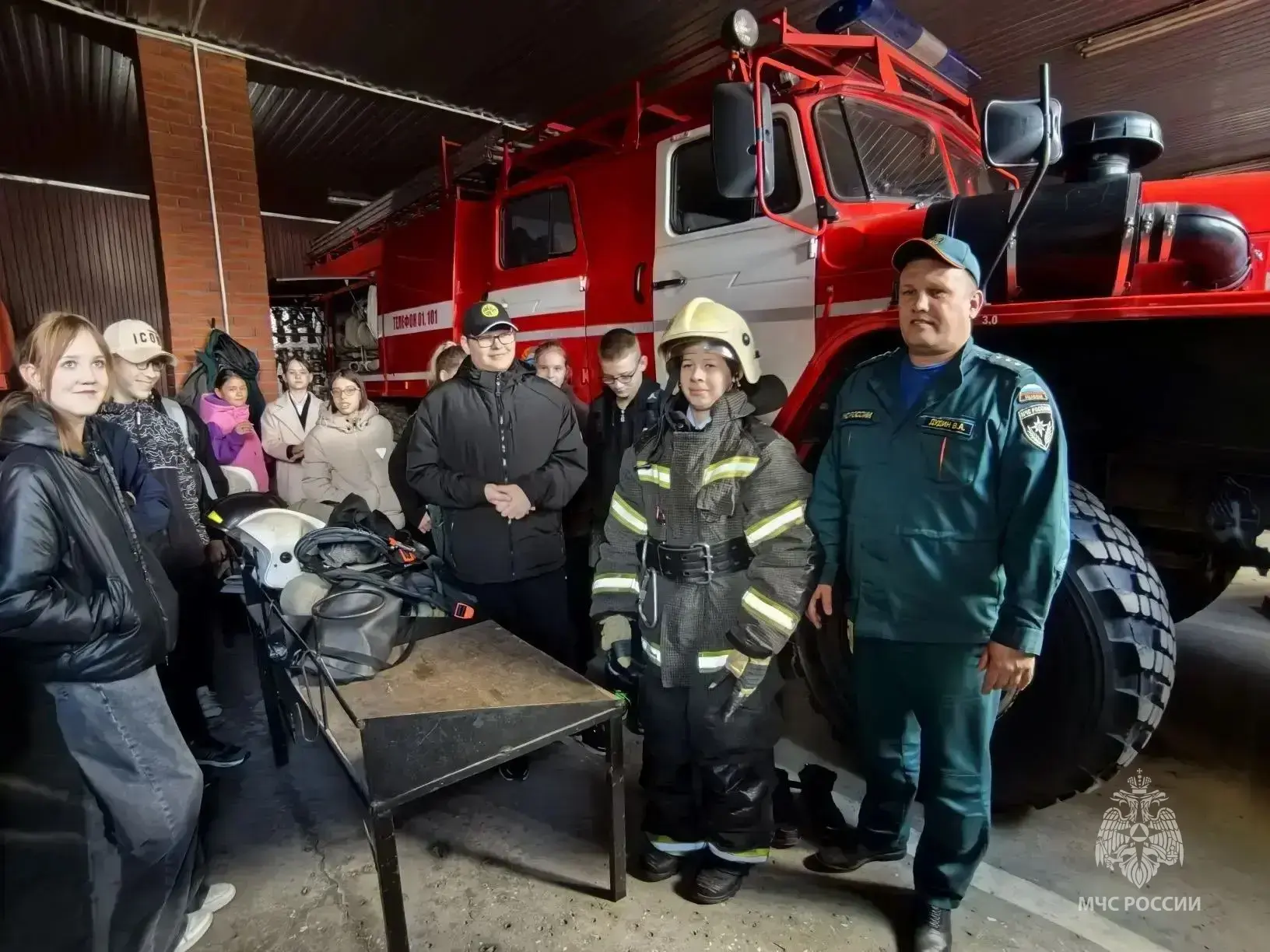 Познавательная экскурсия в пожарно-спасательную часть  🚒🔥Для шестиклассников школы № 3 города Артёмо