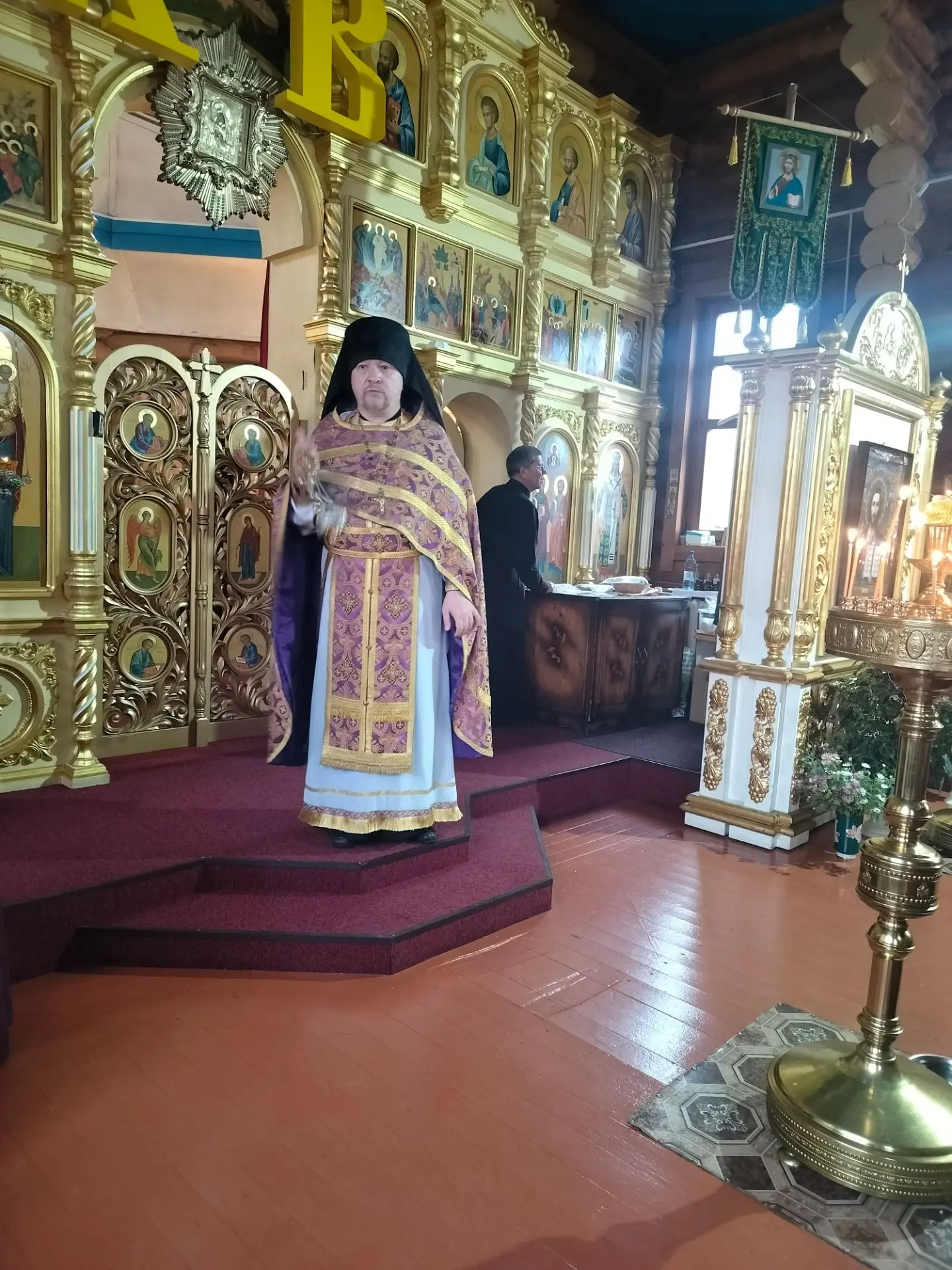 Сегодня, в день отдания праздника Всемирного Воздвижения Честнаго и Животворящего Крест...
