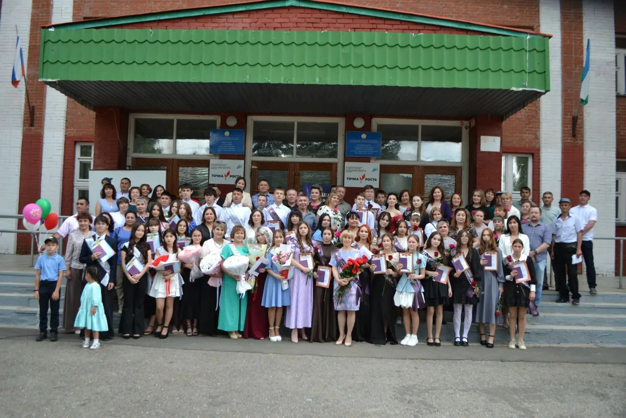✨Выпускной в 9-х классах 🎉

 ❤В теплый июньский денек в  нашей школе состоялось торжественное мероп