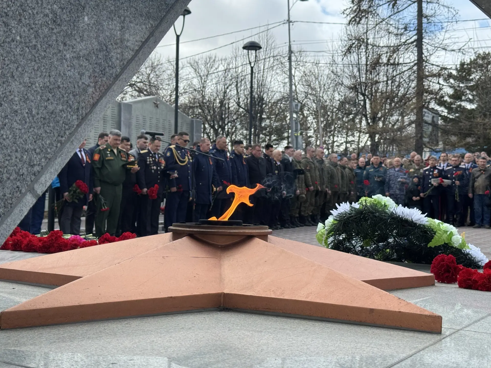 Накануне Дня Победы почтили память тех, кто ценой своей жизни подарил нам свободу и право на будущее