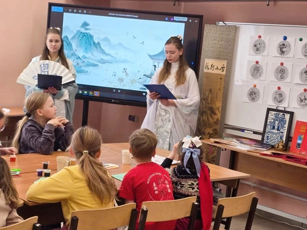 🪭 День китайской культуры в нашей школе: «КОД КИТАЯ»! 🏮  ✨Сегодня МБОУ «Школа №18» превратилась в на
