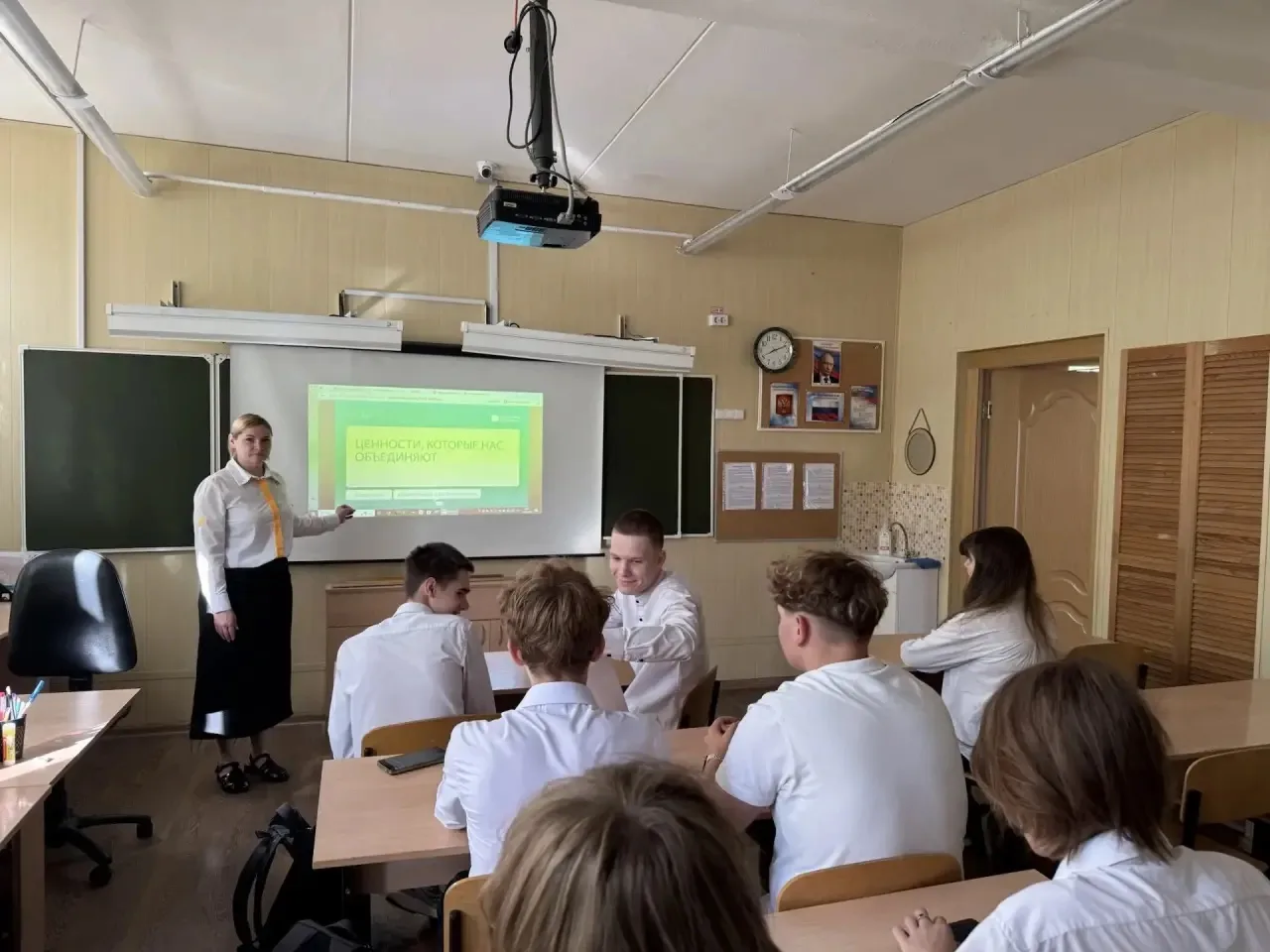 🇷🇺 О главном на понедельник: «Разговоры о важном» и торжественная линейка в МОУ СОШ № 12  Новая учеб