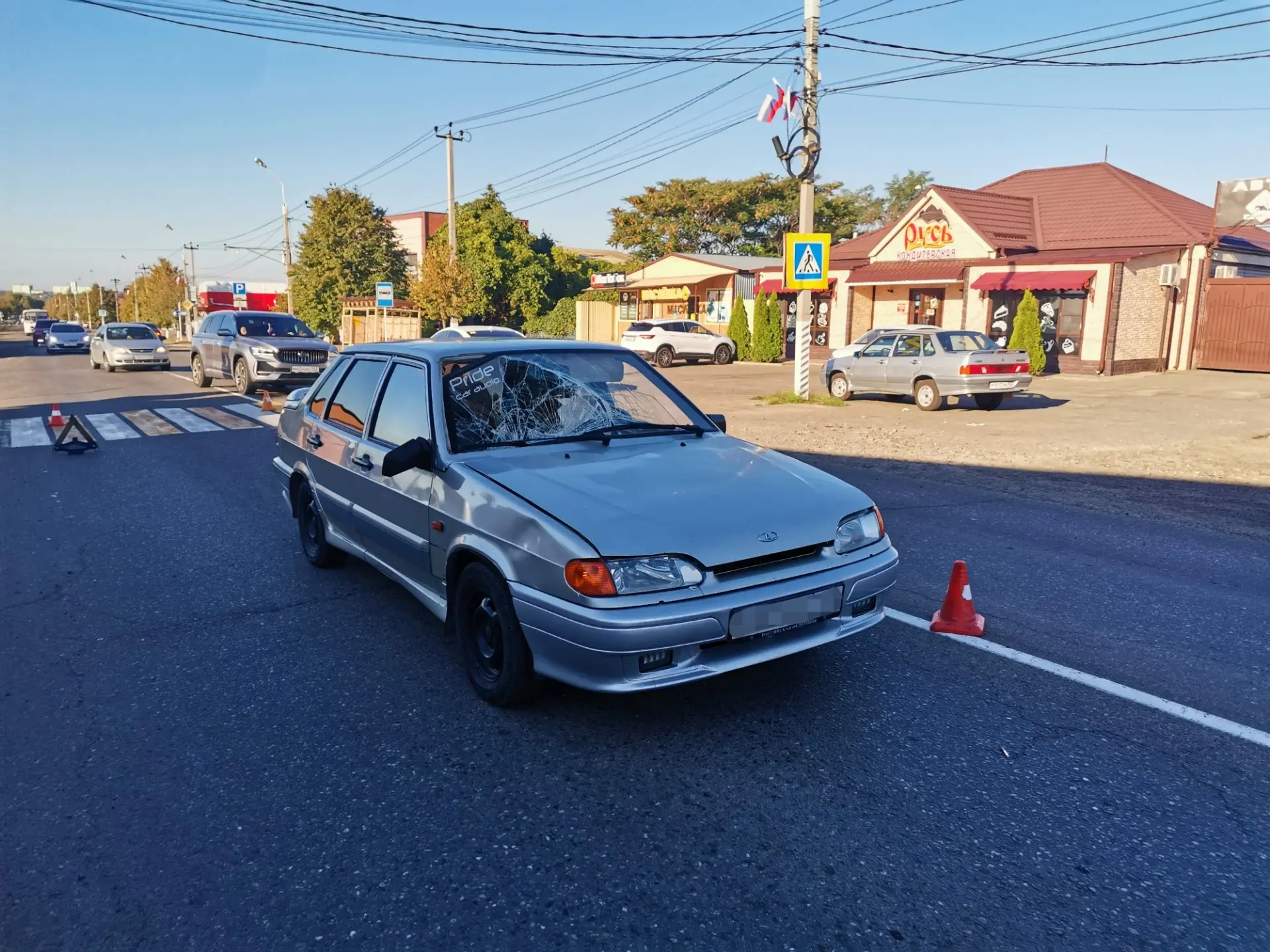 Пожилой пешеход попал под колеса автомобиля.