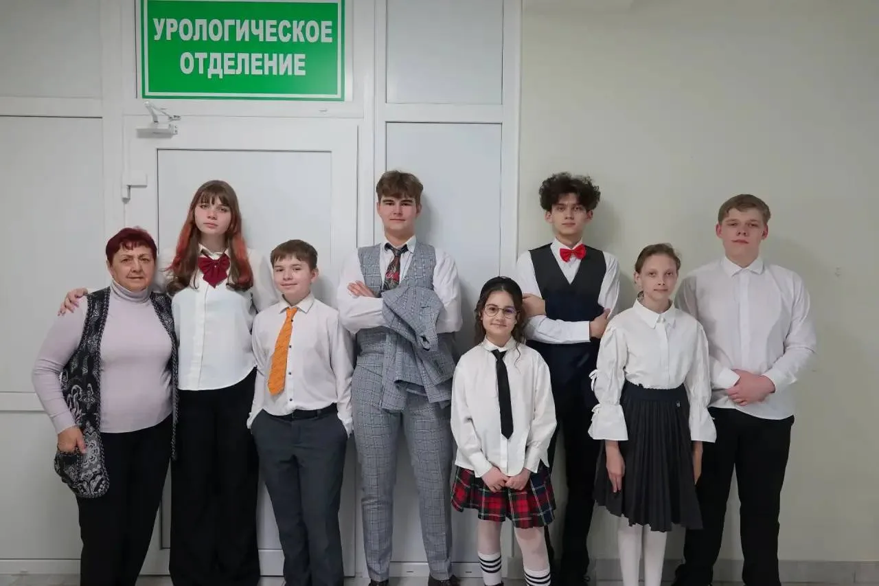 🕊️Ученики лицея №1 подарили тепло пациентам Славянской ЦРБ.   11 апреля в стенах больницы выступили 