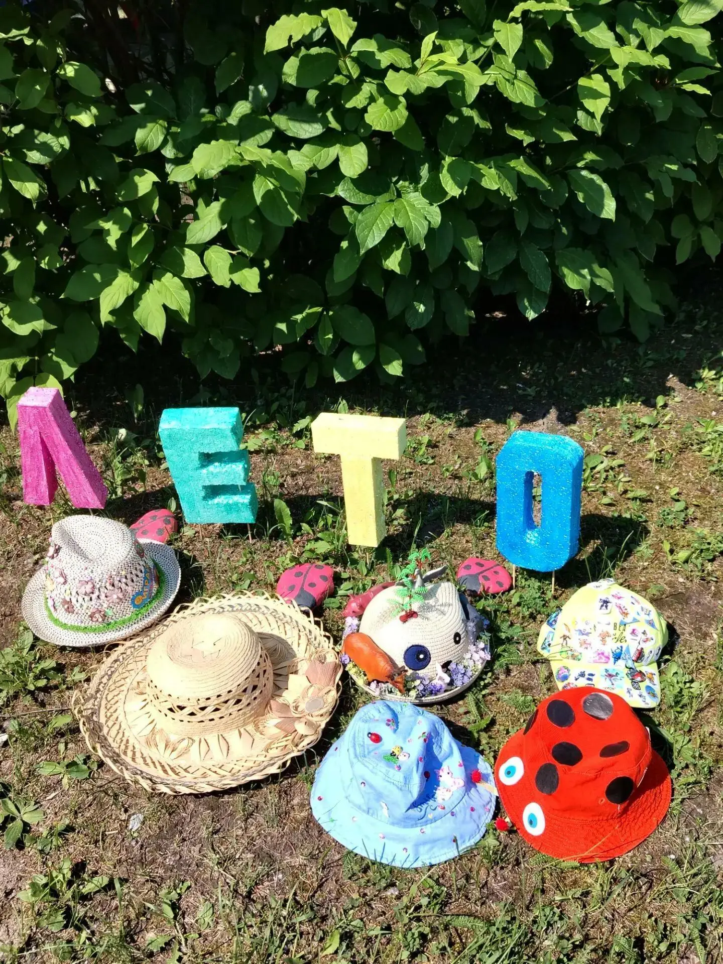 В группе «Солнышки» прошёл яркий и творческий конкурс летних панамок! 🌞
Ребята вместе с родителями 