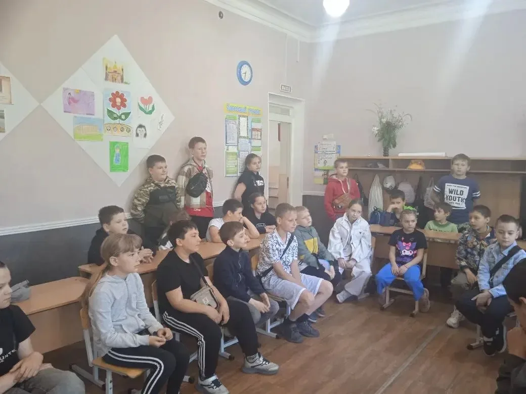 Продолжаются тематические дни в детском пришкольном оздоровительном лагере.