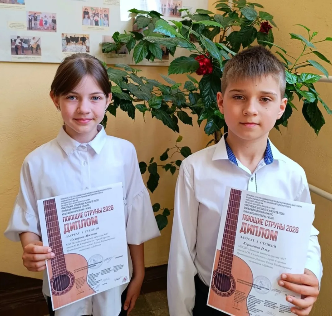 Завершая учебный год, преподаватель отделения “Народные инструменты” класс гитары, Павл...