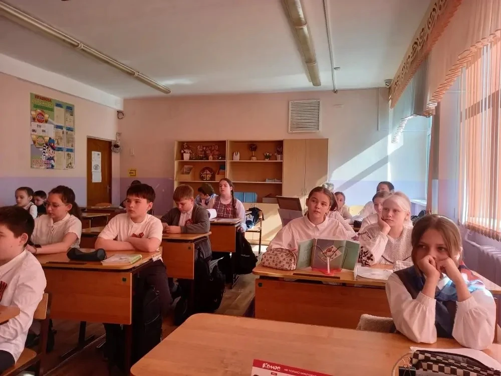 🌟 Урок памяти в 4 «Г»: семейные истории о Великой Победе 🌟  Сегодня в 4 «Г» классе прошёл особенный 