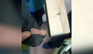 В Томске спасатели освободили пробитый гвоздём палец мужчины