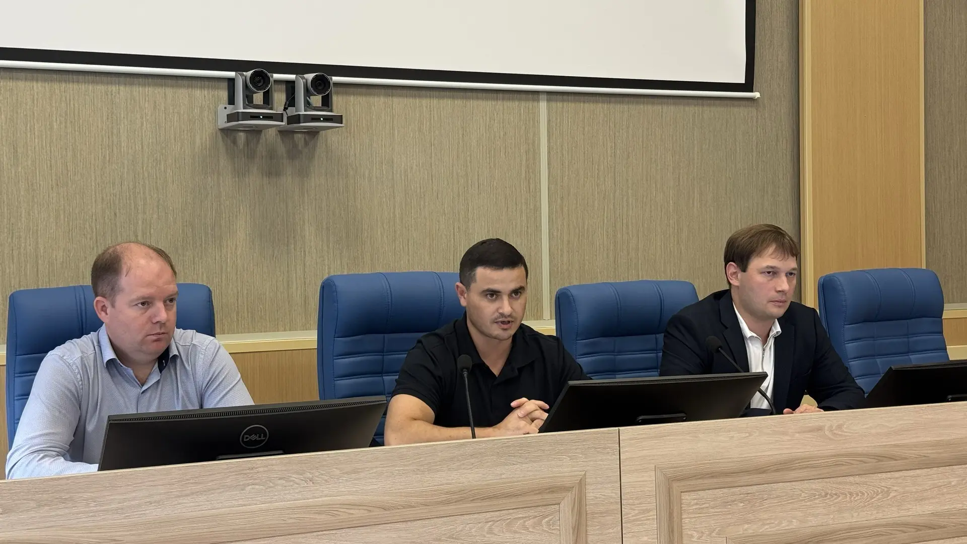 Председатель комитета Вячеслав Плешаков совместно с заместителем председателя Евгением ...