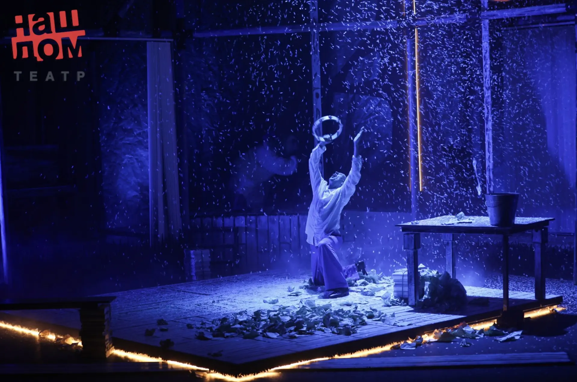 С премьерой! 💙

В репертуаре Театра «Наш дом» появился новый спектакль, рожденный с азартом, - «Дяд