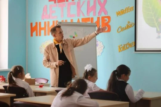 Классный час «Дерево мира: листья-обещания» для 2-го класса! 🌳✨