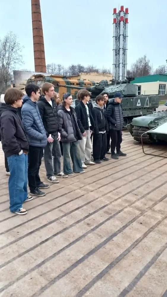 ✅13 апреля мальчики 10-х классов нашей гимназии посетили Краснознаменное высшее Казанское танковое в