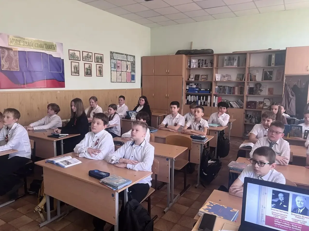 В преддверии праздника Великой Победы в нашей школе проходит кинопоказ фильма «Штурм Берлина» в рамк