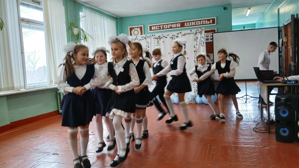 Праздничный концерт ко Дню 8 Марта В школе состоялось мероприятие, посвященное Международному женско