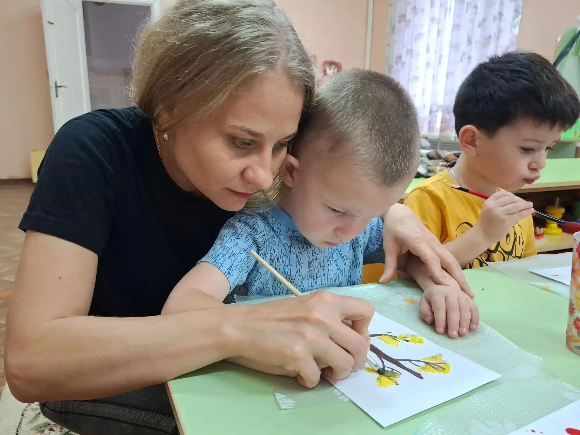 Осень — лучшее время для творчества! Сегодня воспитанники группы «Звездочки» осваивали ...